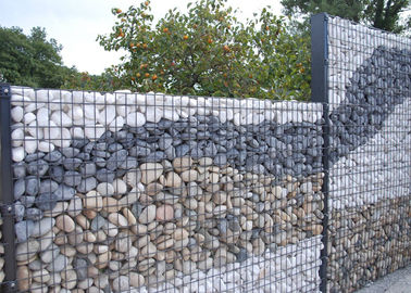 Gabionの適用範囲が広く装飾的なバスケット/Gabionの石造りの塀1 - 5のメートルの長さ