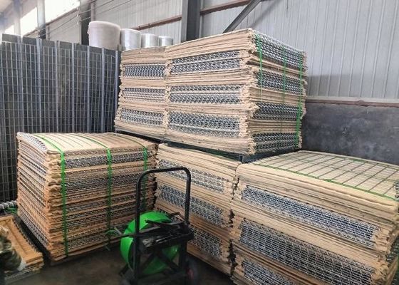 100*100mm 穴の大きさ 効果的な封じ込めのために溶接後に電熱された軍用ヘスコバリア