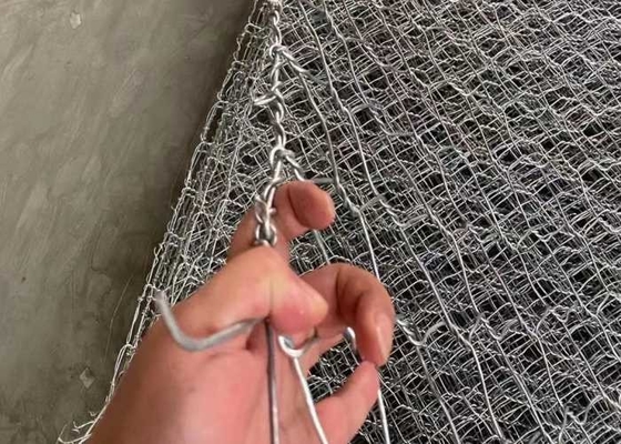 2.8mmポリ塩化ビニールのGabionの塗られた/電流を通されたバスケットは抵抗錆つく