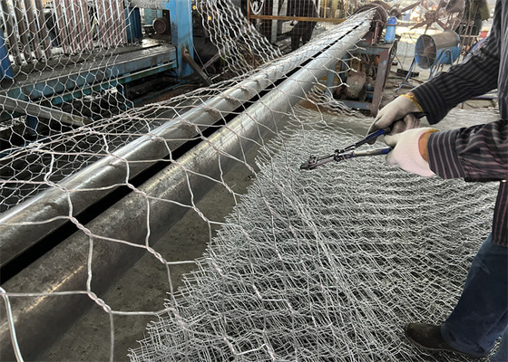 1m-2m 幅 ガルバン化ガビオンボックス 80x100mm メッシュサイズ